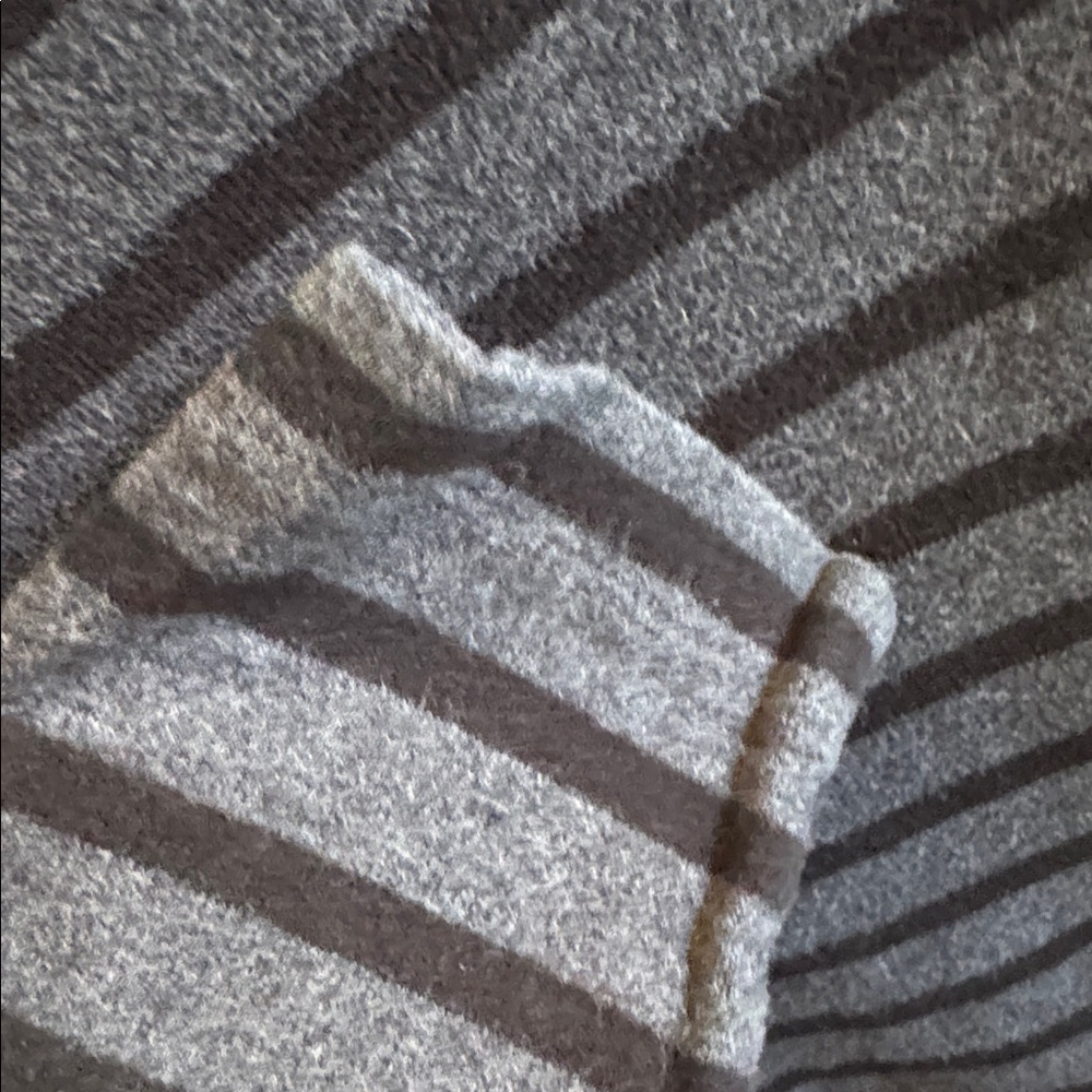 Uniqlo Gray and Black Striped Boatneck Long-Sleeve Top Women’s Size Small SML - Picture 6 of 6